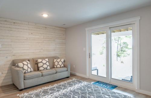 Traverse City House | Modern Traverse City Lake House with Hot Tub!