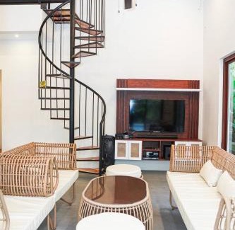 Amadeo Villa | Modern Tropical 2BR Villa Pool Retreat in Amadeo