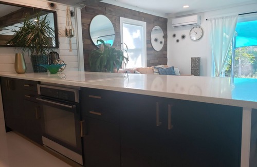 United Central House | Modern Tropical Bungalow