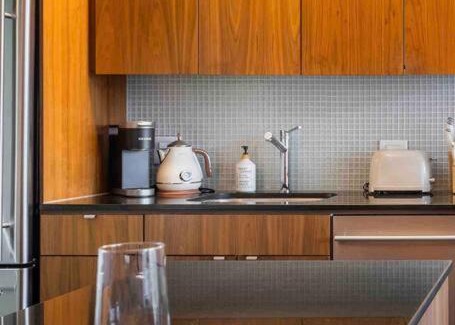 Gastown Apartment | # Modern Tropical Comfort 2bed1bath1park