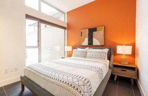Gastown Apartment | # Modern Tropical Comfort 2bed1bath1park