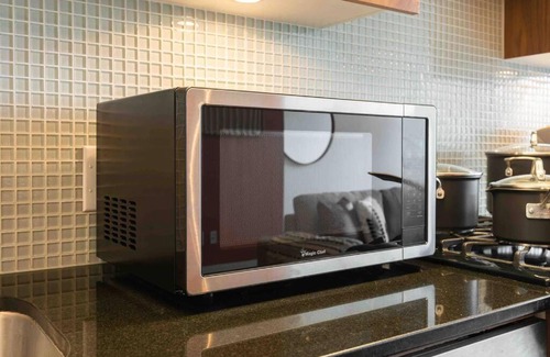 Gastown Apartment | # Modern Tropical Comfort 2bed1bath1park