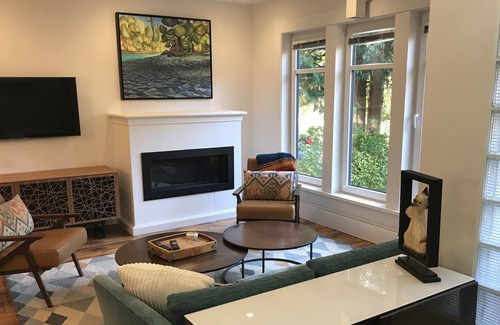 Grandview-Woodland Apartment | Modern two bedroom apartment in the heart of the Commercial Drive.
