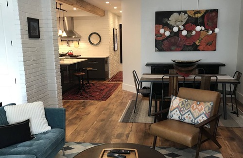 Grandview-Woodland Apartment | Modern two bedroom apartment in the heart of the Commercial Drive.