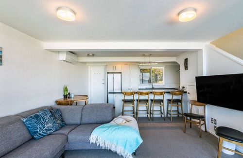 Two Mile Bay Apartment | Modern two bedroom apartment, great location