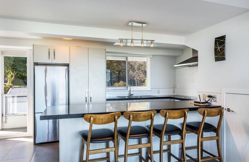 Two Mile Bay Apartment | Modern two bedroom apartment, great location