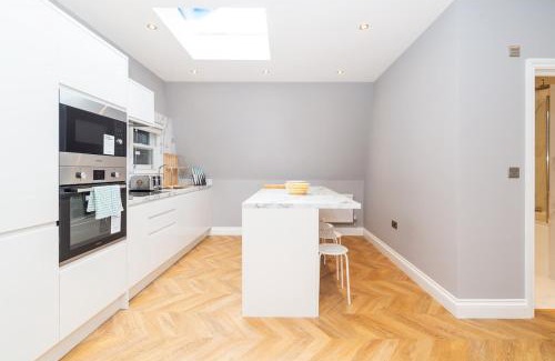Paddington Apartment | Modern Two-Bedroom Apartment in Paddington