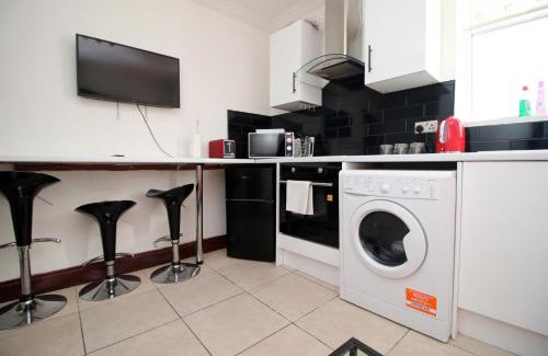 Cwmbrwla Apartment | Modern Two-Bedroom Apartment on Robert Street, Swansea