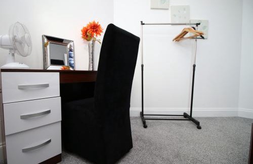 Cwmbrwla Apartment | Modern Two-Bedroom Apartment on Robert Street, Swansea