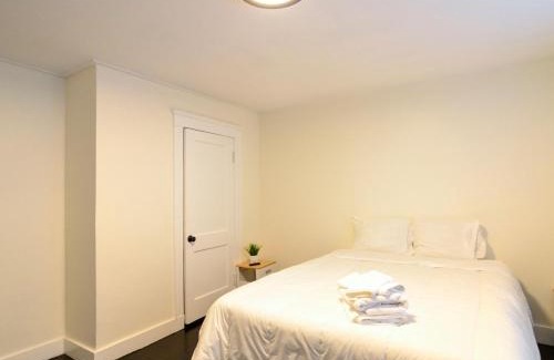 Stoneham Apartment | Modern Two Bedroom Condo - Boston