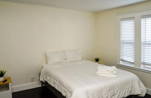 Stoneham Apartment | Modern Two Bedroom Condo - Boston