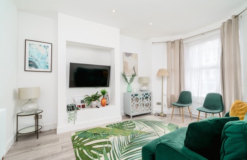 Stratford and New Town Apartment | Modern two bedroom flat close to Stratford Westfield mall