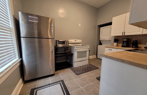 Lakeland House | MODERN TWO BEDROOM HOME!