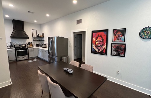 Northside House | Modern Two Bedroom House/Gated-parking Downtown