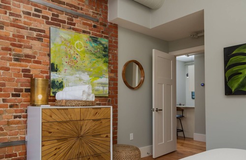 Kingston Apartment | Modern two bedroom loft downtown