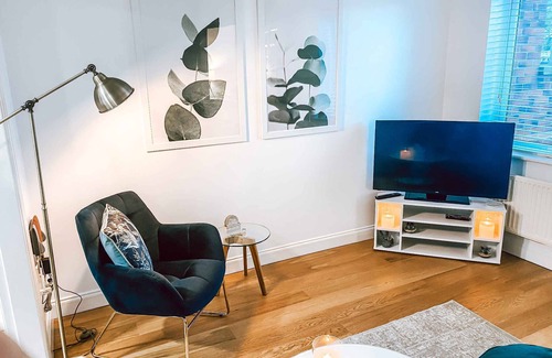 Thatto Heath Apartment | Modern, two bedroom property. Free on-site parking
