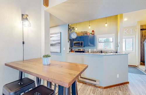 Purgatory Condo | Modern two-story condo with balcony, hot tub access, & fireplace
