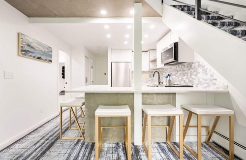 Whittier Condo | Modern & Unique Pearl street condo