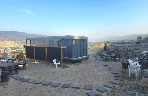 Okanagan-Similkameen Villa | Modern unit 777 on a vineyard breathtaking view over Skaha lake, Penticton