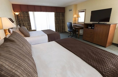 Tri-Cities Resort | Modern Unit at Red Lion Hotel Kennewick Columbia Center, w/Pool, FREE Parking!