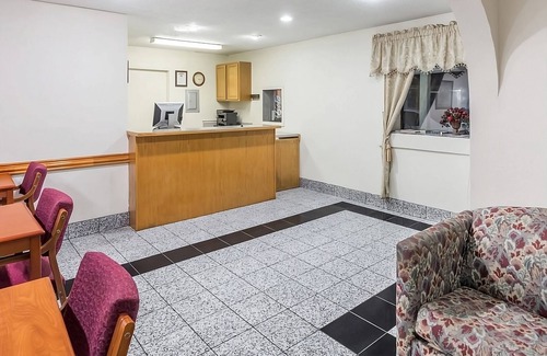 Austin Ave. Hotel | Modern Unit in Knights Inn Franklin Ave Waco, Parking,