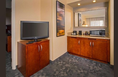 University Place Hotel | Modern Unit w/Balcony, Near PNC Pavilion, Outdoor Pool, Gym & Pet-Friendly