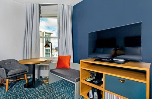 Downtown San Francisco Hotel | Modern Unit with Pool Access, Near Union Square & Civic Center