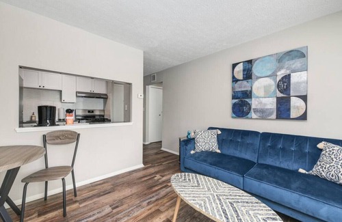 Cuyahoga County Apartment | Modern & Updated First Floor 1BR near HWY/Airport