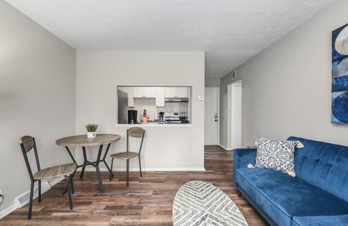 Cuyahoga County Apartment | Modern & Updated First Floor 1BR near HWY/Airport