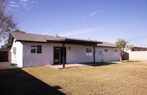 Yuma House | Modern, Updated, Pet Friendly, Centrally Located with BBQ and FirePit!