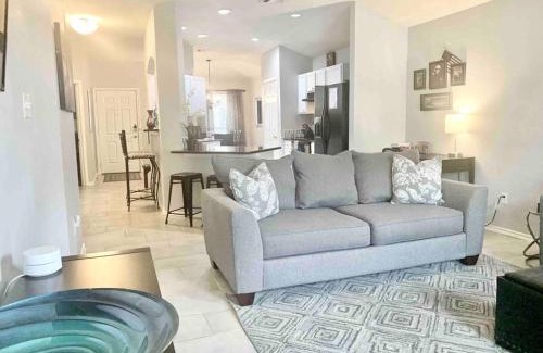 West San Antonio House | Modern Updates - Great Location - King Bed- BMT