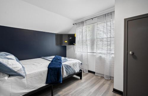 North Chicago House | modern upgrade-near naval base