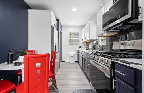 North Chicago House | modern upgrade-near naval base