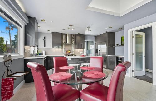 Hough House | Modern Upper Level Duplex Dt Vancouver
