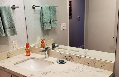 Pacific Terrace Apartment | Modern upscale apartment in the heart of the Gaslamp District!