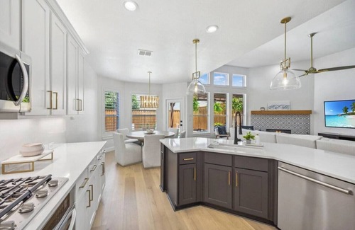 Frisco House | Modern & Upscale Frisco Getaway