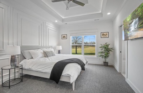 Jeffersonville - Clarksville House | Modern & upscale home near Derby