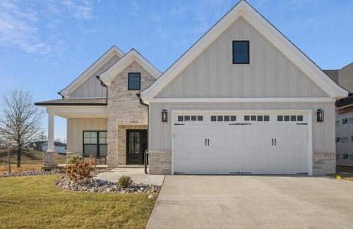Jeffersonville - Clarksville House | Modern & upscale home near Derby