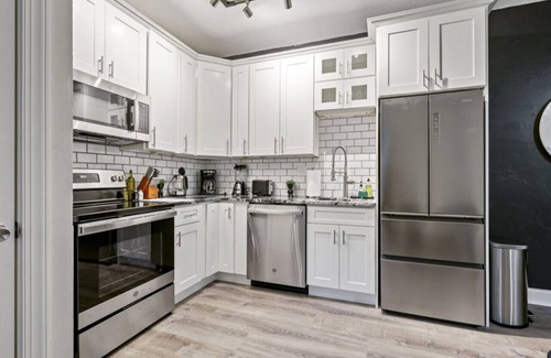 East Liberty Apartment | Modern & Upscale King Bed Suite|Private w/Parking!