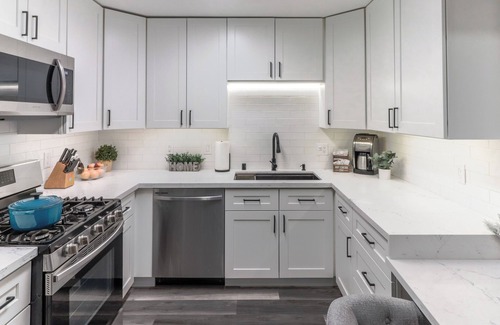 Taku - Campbell Apartment | Modern Upstairs Apartment Near Airport, Shopping Centers and Trails Unit #A