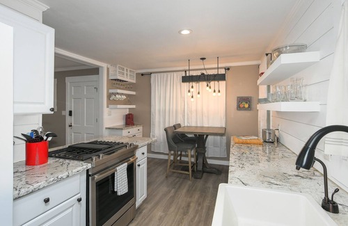 Northwest Vancouver House | Modern Uptown Bungalow Home For Groups Big And Small!