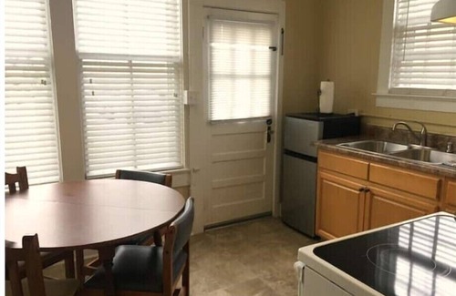 Bowling Green Apartment | Modern Urban Apt near Fountain Square and WKUnn