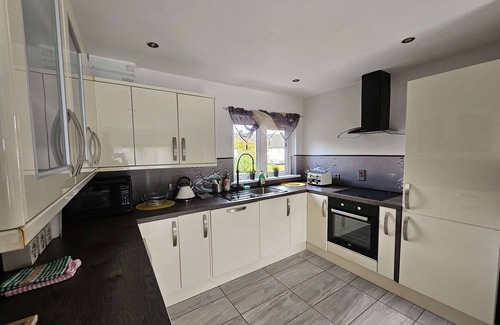 Lisburn Apartment | Modern Urban Haven: Stylish Getaway