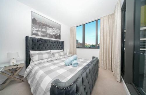 Chinatown Apartment | Modern Urban Oasis in the Heart of Chinatown