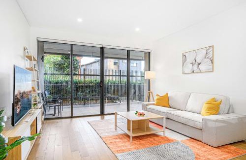Ryde Apartment | Modern Urban Retreat Stylish Apt in Ryde's Heart