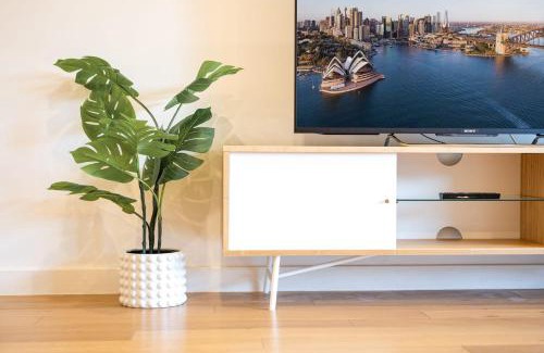 Ryde Apartment | Modern Urban Retreat Stylish Apt in Ryde's Heart