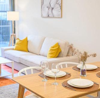 Ryde Apartment | Modern Urban Retreat Stylish Apt in Ryde's Heart