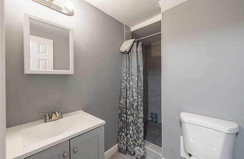 Anacostia Bed & Breakfast | Modern Urban - Stay in the beating heart of D.C. Embrace modern at our city spot
