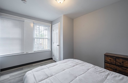 Anacostia Bed & Breakfast | Modern Urban - Stay in the beating heart of D.C. Embrace modern at our city spot