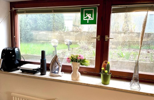 Magstadt Apartment | Modern Urban Studio Apartment S-bahn 27qm for 6 Near Mercedes Benz Sindelfingen